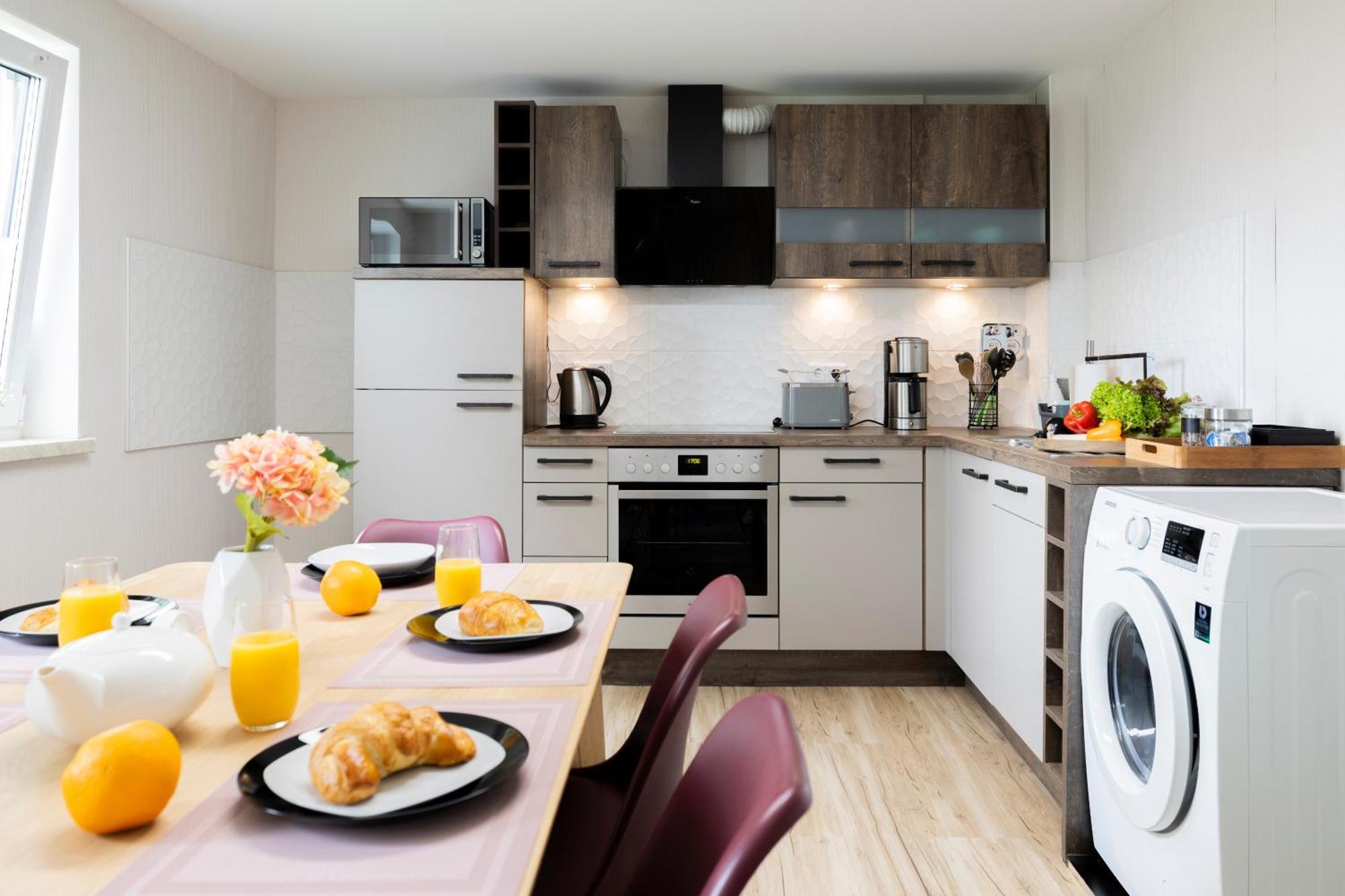 Design Maisonette - 24H Self-Check-In - Bis 7 Pers - In Direkter Weihernaehe - Parkplatz - Wifi - Balkon -Terrasse - Radwege Schiffweiler Exterior photo