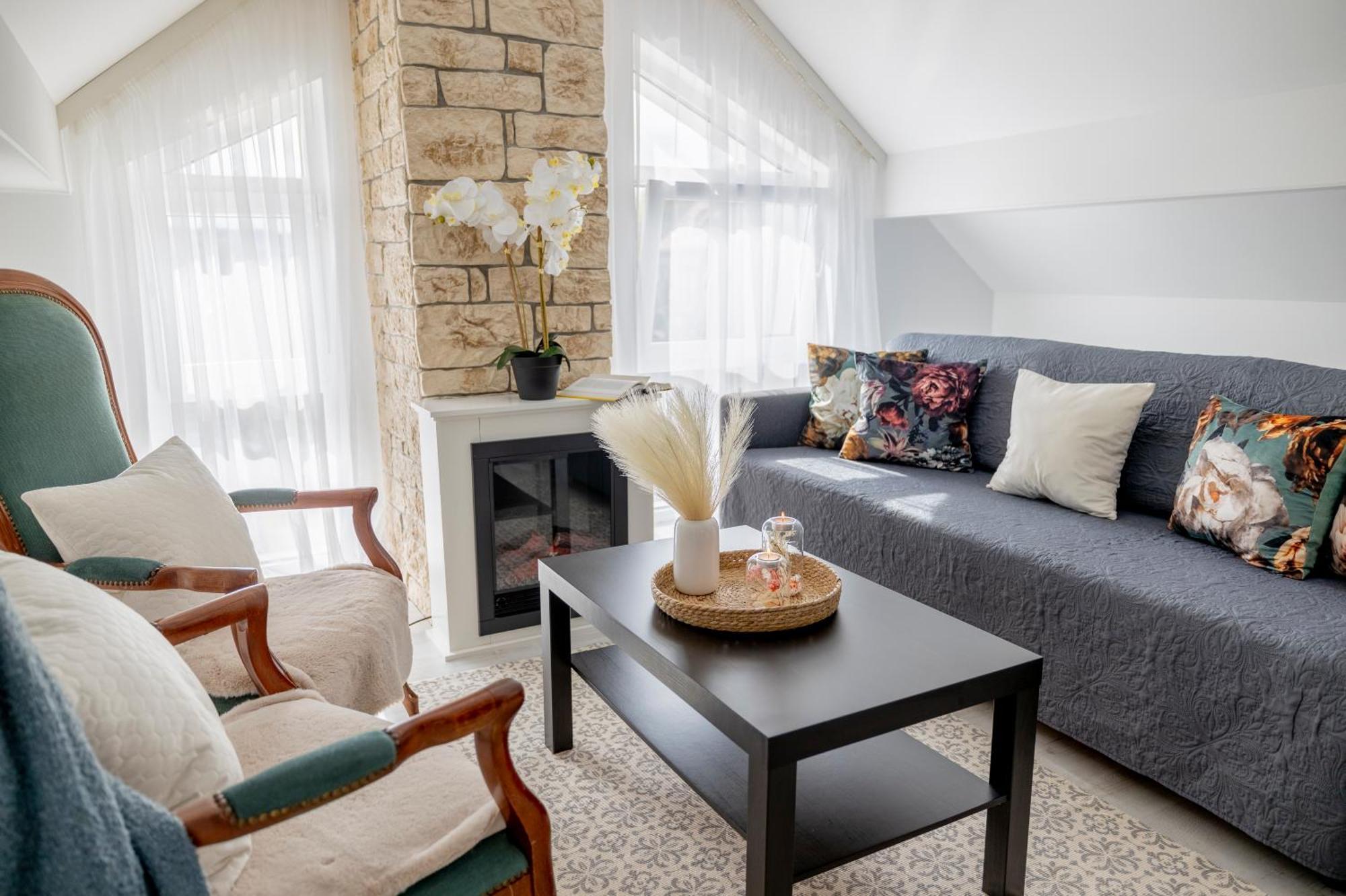Design Maisonette - 24H Self-Check-In - Bis 7 Pers - In Direkter Weihernaehe - Parkplatz - Wifi - Balkon -Terrasse - Radwege Schiffweiler Exterior photo